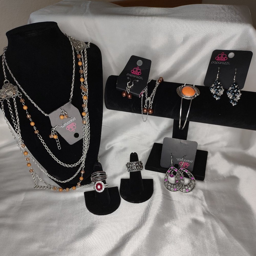 Paparazzi Jewelry 8 pieces New!